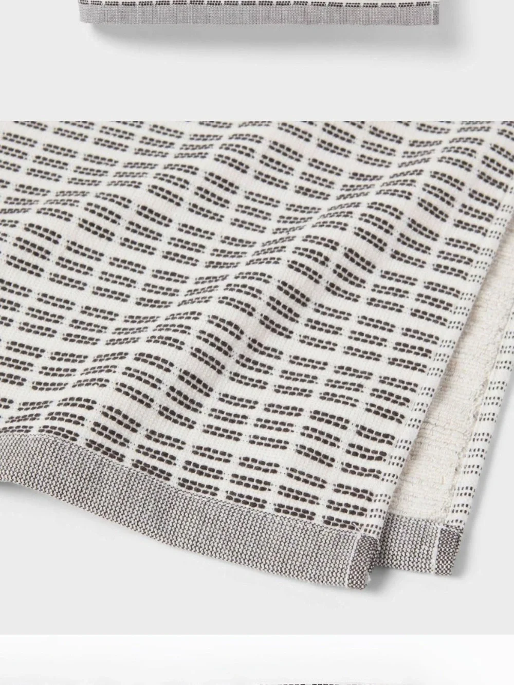 NWT Set of 2 Threshold Woven Grid Cotton Towels White and Black.
